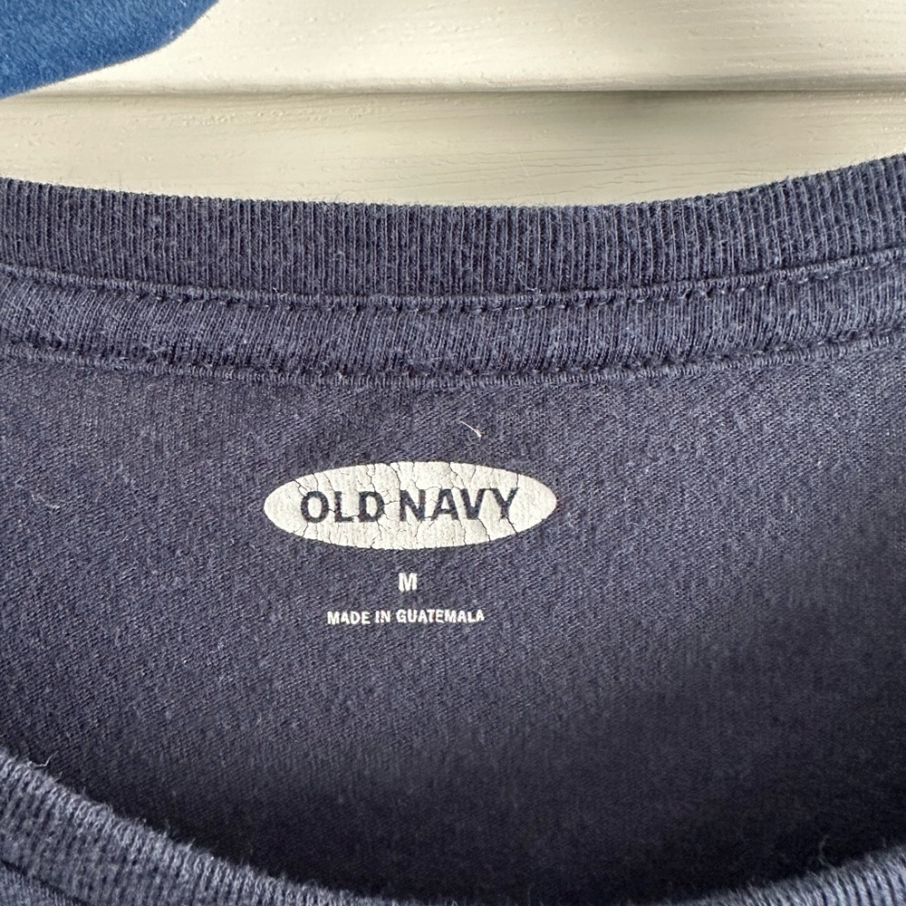 Old Navy Stranger Things Graphic Tee Men’s Medium Navy Blue T-Shirt - Picture 3 of 3